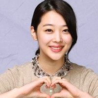 韩国的“口袋妹妹”崔雪莉素颜QQ头像图片,可爱的外表、高挑的身材