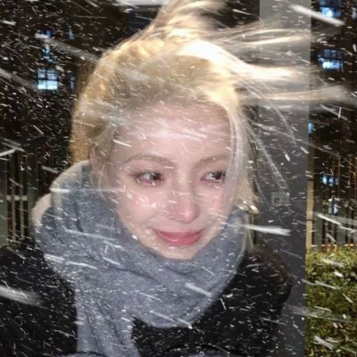 适合冬天用的女生头像，打伞的下雪的正好适合现在使用的