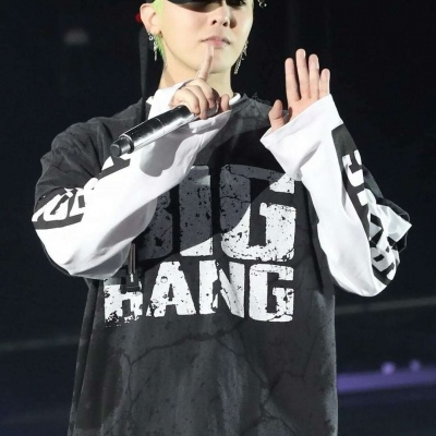 G-Dragon头像高清，全部是拿话筒的图片