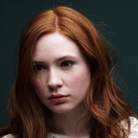 英国演员凯伦·吉兰性感QQ头像_一头漂亮的红色长发，充满青春朝气