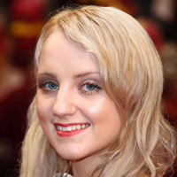 爱尔兰女演员伊文娜·林奇甜美头像_本名：Evanna Patricia Lynch