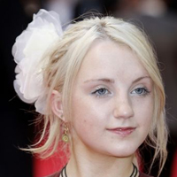 爱尔兰女演员伊文娜·林奇甜美头像_本名：Evanna Patricia Lynch