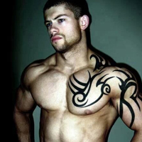 个性霸气欧美男生纹身头像,肌肉男终身图片下载