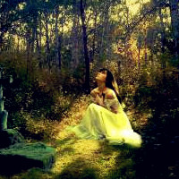 丛林里的精灵美女犹如仙女下凡