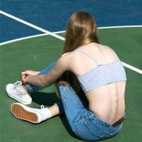 喜欢运动的美女,酷爱滑板,喜欢网球同时也是吃货
