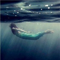 水中女生头像,在水中的女生头像,在水中窒息颓废了