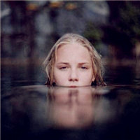 水中女生头像,在水中的女生头像,在水中窒息颓废了