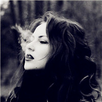欧美女生抽烟头像霸气拽的,风情万种魅力不同凡响