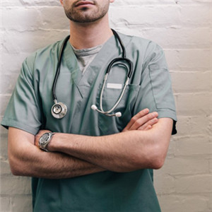 医生职业微信头像 身上挂着听诊器的医生图片