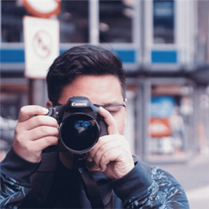 拿相机的人头像 拿相机拍照的欧美青年图片