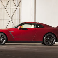 日产GT-R汽车图片,红色的很好看,但是我不支持日产货