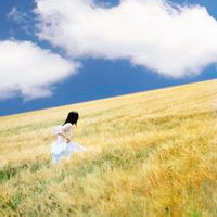 草原上的美女QQ头像图片,和蓝天白云做朋友吧