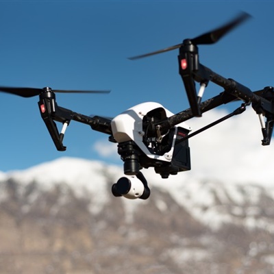 无人机头像 低空飞行的遥控无人机图片