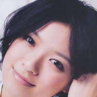 日本女演员荣仓奈奈QQ头像_外型可爱,带着纯真无辜的甜美笑容