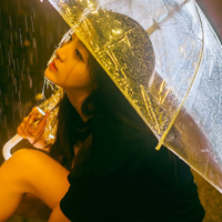 女生打伞伤感头像,一个人在雨中寂寞孤独着