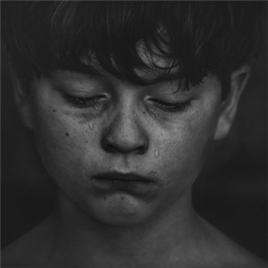 伤感的头像 看起来悲伤难受想哭一个人伤心流泪的图片