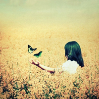 有蝴蝶唯美意境女生头像,各种漂亮的蝴蝶在身边飞来飞去的