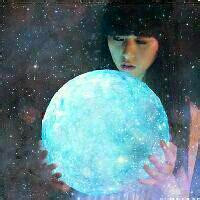 神秘星空专题月亮女神唯美女生头像,抱着水晶球的