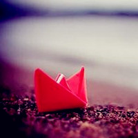 弯弯小纸船带着我们的梦想漂流到远方