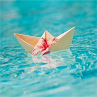 弯弯小纸船带着我们的梦想漂流到远方