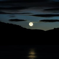 月亮微信头像图片 夜空中唯美的月亮图片