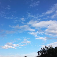 微信头像蓝天白云，天空中飘动的白云图片