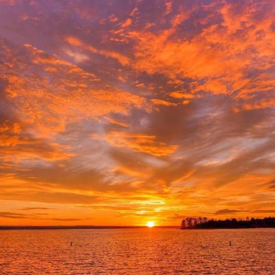 唯美意境夕阳风景头像美图，火红的太阳火烧云