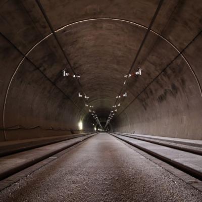 别致的风景头像，神秘悠长的隧道唯美图片