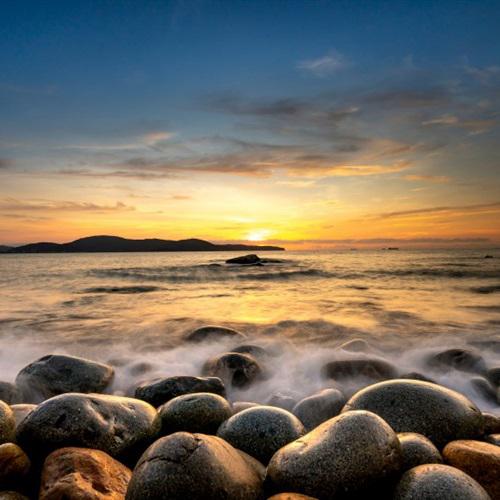 意境风景头像，海边的石头图片