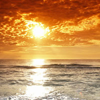 唯美大海天空,火烧云真美丽,日出的海面太壮观了