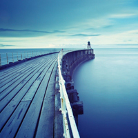 蔚蓝的海岸风景头像图片,还有最迷人的栈桥伸向大海