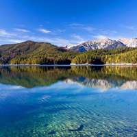 俄罗斯贝加尔湖风景,山映在水中真的好美丽呀