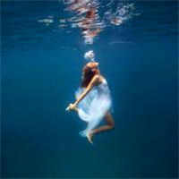水中女生头像,水中翩翩起舞水中女生头像吧