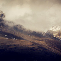 山峰山脉风景,漂亮的雪山云雾缭绕
