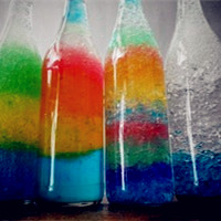 让五彩的世界绽放美丽,绽放色彩,彩色瓶子