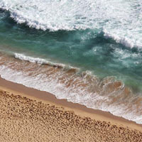 最美丽的海边汹涌海浪浪花图片