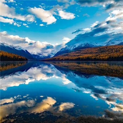 高清风景头像，湖泊中的自然风景倒影图片