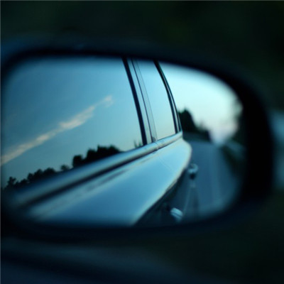 唯美微信头像，汽车后视镜里的风景图片