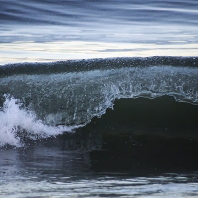 高清唯美风景头像 汹涌的海浪图片