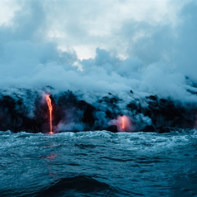 个性风景头像 磅礴喷发的火山风景图片