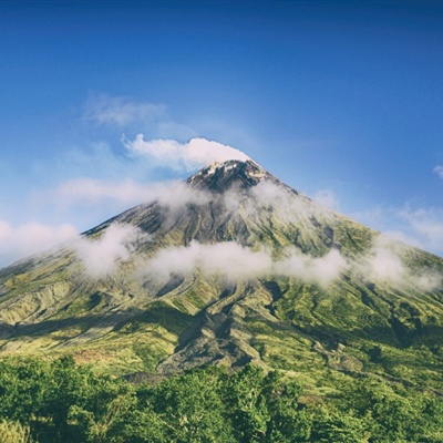 个性风景头像 磅礴喷发的火山风景图片