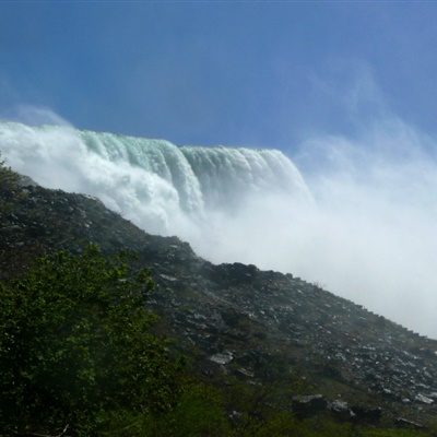 大自然山水瀑布头像，大气磅礴的瀑布风景微信头像图片