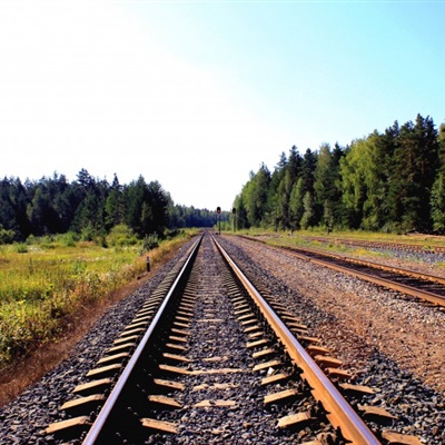 铁轨风景头像 向着远方延伸的铁轨图片