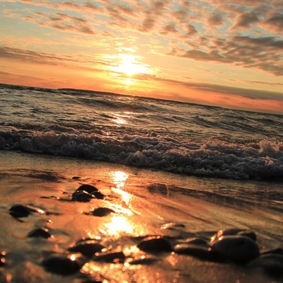 好看海面上的夕阳唯美风景微信头像图片