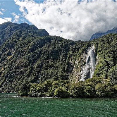 新西兰南岛米尔福德峡湾风景高清微信头像图片