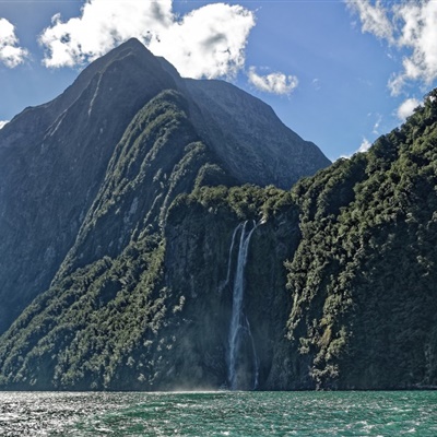 新西兰南岛米尔福德峡湾风景高清微信头像图片