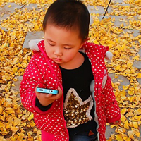 银杏园之可爱小孩子头像图片,在银杏园内妈妈给拍的,好幸福呀