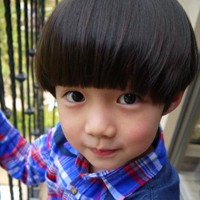 卖萌可爱小男孩qq头像图片,长着一对铜铃一般的大眼睛很可爱帅气