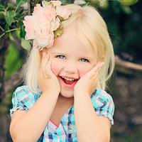 天真快乐的可爱外国小女孩qq头像,心里美美的享受童年的快乐