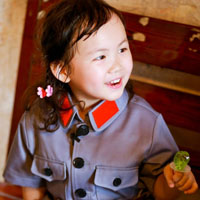 王宝强女儿娜娜军装可爱QQ头像图片,甜甜的笑容好看